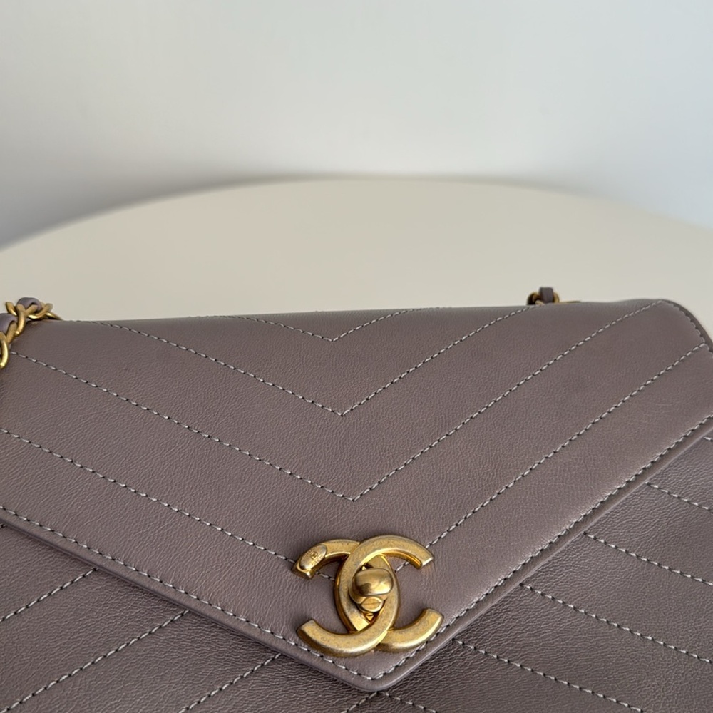 Chanel Grey-Taupe Chevron Leather Flap Bag Shoulder Crossbody Vintage Gold HW - Picture 12 of 17